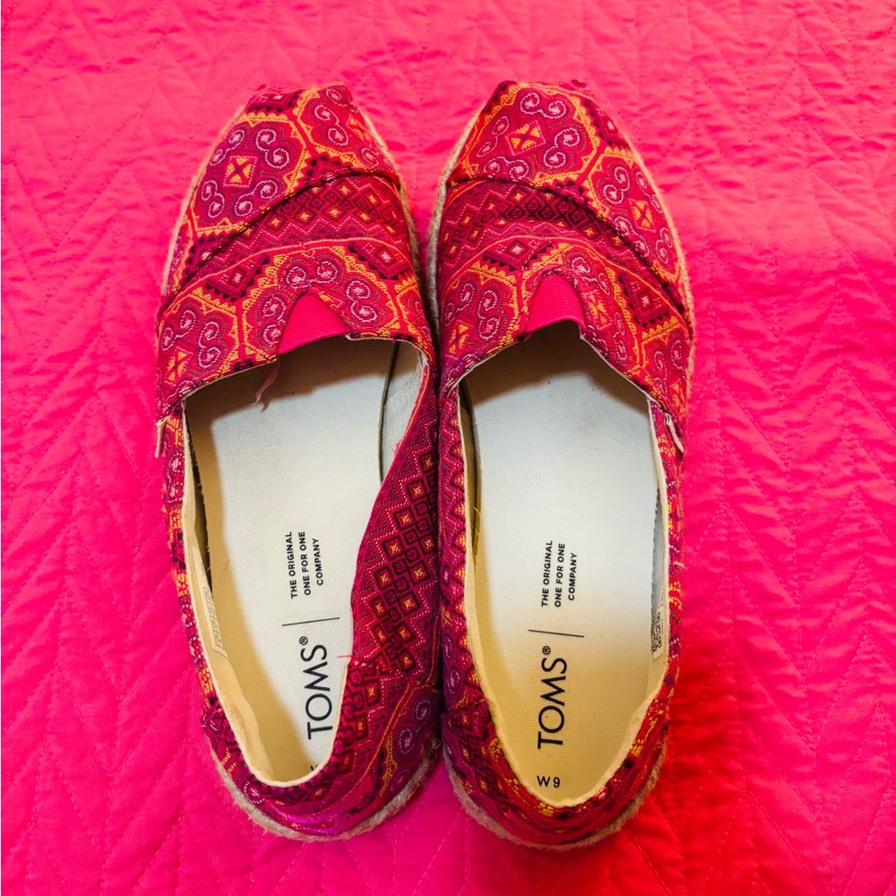 TOMS Women's Vibrant Red Espadrilles - Picture 2 of 6